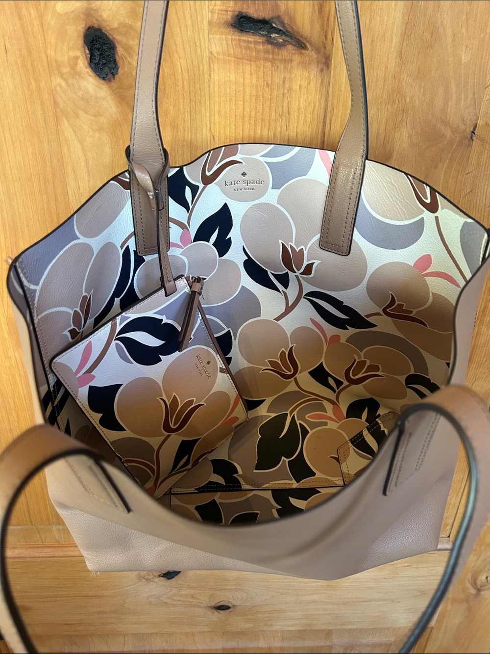 kate spade Taupe reversible Leather Tote with zip pouch - Picture 3 of 5